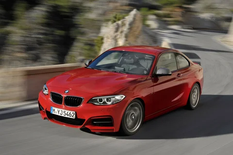 BMW Řada 2 220d Coupé 2015 view 3