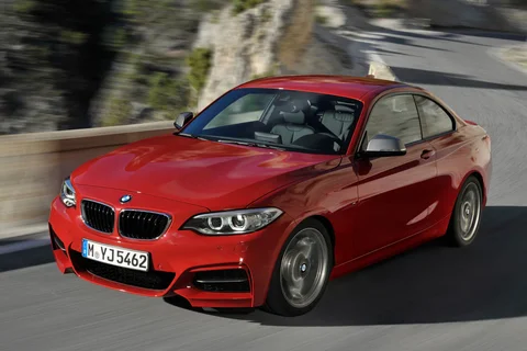 BMW Řada 2 220d Coupé 2015 view 4