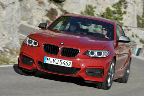 BMW Řada 2 220d Coupé 2015 view 5