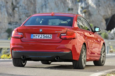 BMW Řada 2 220d Coupé 2015 view 6