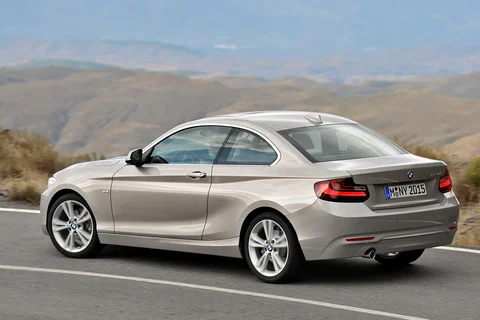 BMW Řada 2 220d Coupé 2015 view 7