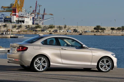 BMW Řada 2 220d Coupé 2015 view 8