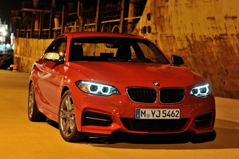 BMW Řada 2 220d Coupé 2015 view 9