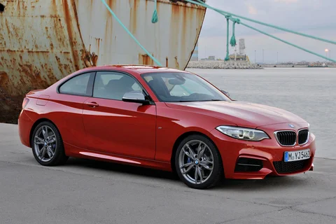 BMW Řada 2 220d Coupé 2015 view 10