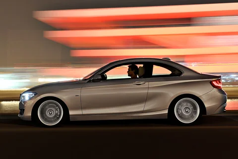 BMW Řada 2 220d Coupé 2015 view 11