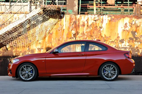 BMW Řada 2 220d Coupé 2015 view 12