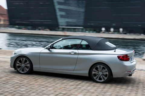 BMW Σειρά 2 218d Cabrio 2015 view 4