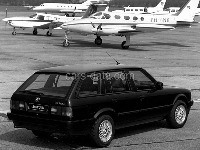 BMW 3er 325iX Touring 1988 front view