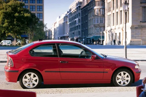 BMW Řada 3 318ti Compact 2001 view 2