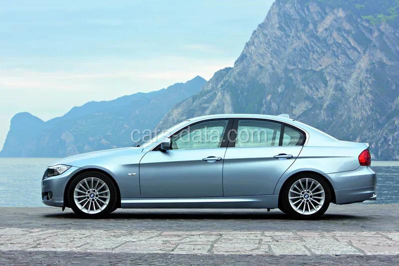 BMW 3er 320d 2010 front view