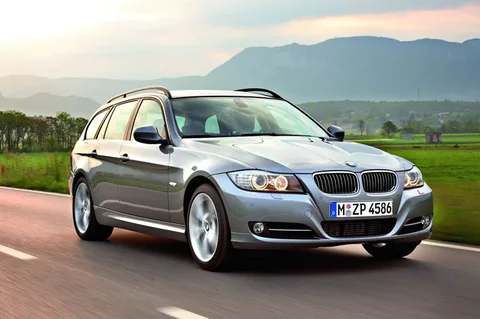 BMW 3-Series 335d Touring 2008 view 3