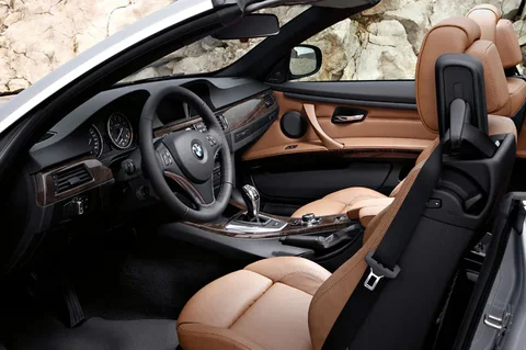 BMW 3er 320d Cabrio 2010 view 3