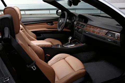 BMW 3er 320d Cabrio 2010 view 4