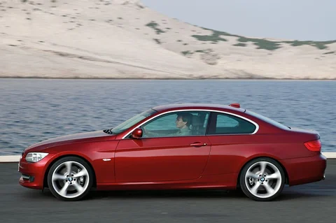 BMW 3er 325d Coupé 2010 view 11