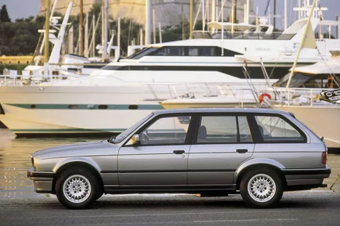 BMW 3er 325iX Touring 1988 view 2