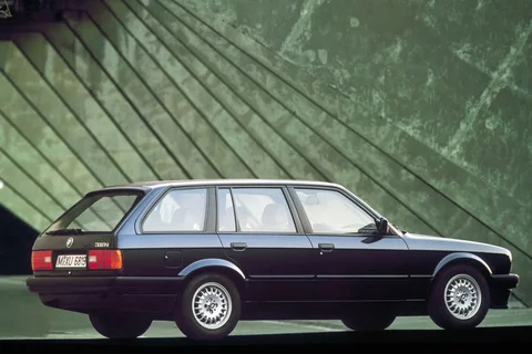 BMW 3er 325iX Touring 1988 view 3