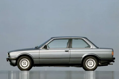 BMW 3er 320i 1983 view 2