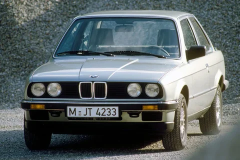 BMW 3er 320i 1983 view 3