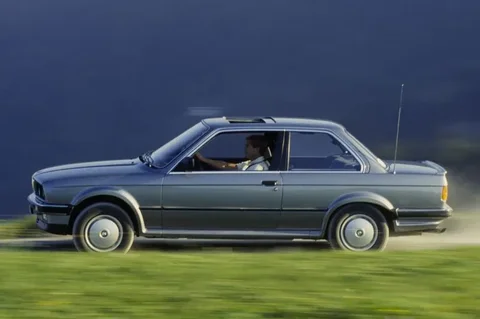 BMW 3er 320i 1983 view 9