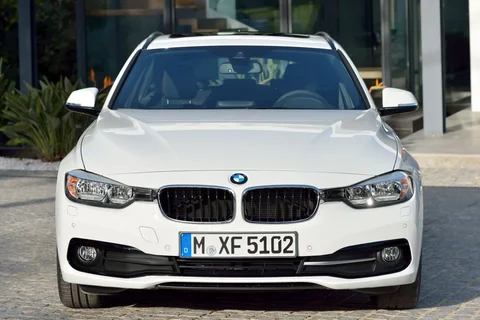 BMW 3-Series 330d Touring 2015 view 4