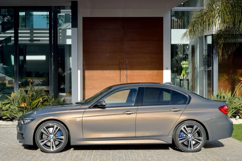 BMW Seria 3 330e iPerformance 2015 view 9