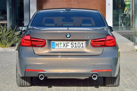 BMW Seria 3 330e iPerformance 2015 view 12