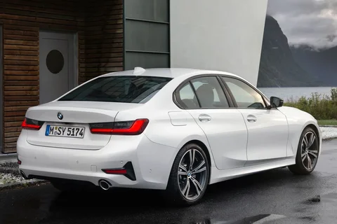 BMW 3er 320e 2021 view 4