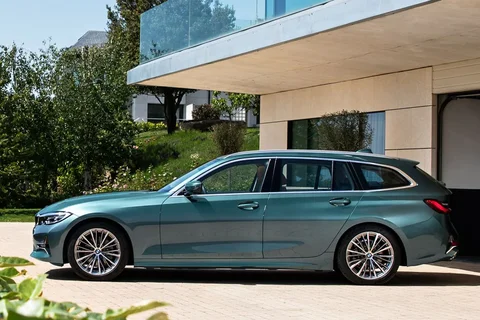 BMW Řada 3 320e Touring 2021 view 6