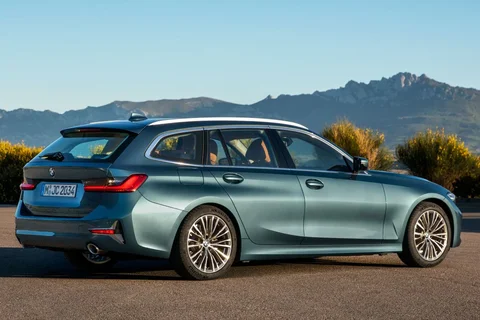BMW Řada 3 320e Touring 2021 view 9