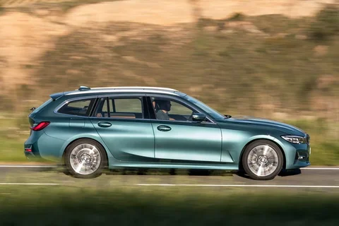 BMW Řada 3 320e Touring 2021 view 10