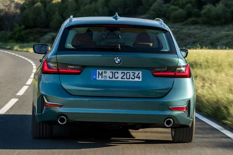 BMW Řada 3 320e Touring 2021 view 11