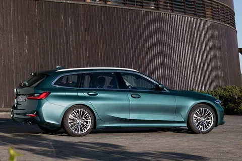 BMW Řada 3 320e Touring 2021 view 12