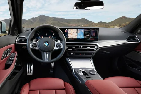 BMW 3er 330i 2022 view 3