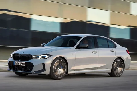 BMW 3er 330i 2022 view 4