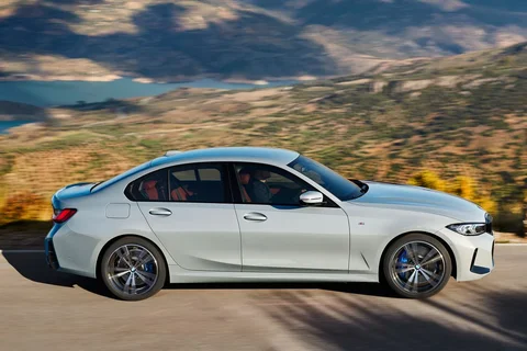 BMW 3er 330i 2022 view 11