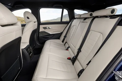 BMW 3er 318d Touring 2022 view 1