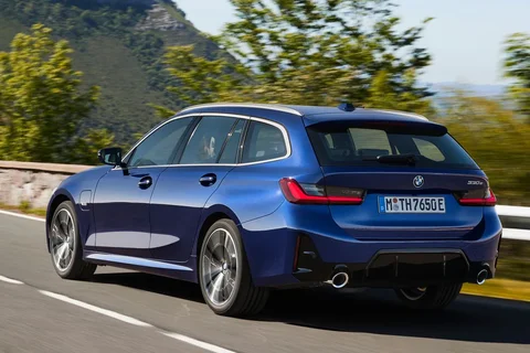 BMW 3er 318d Touring 2022 view 12