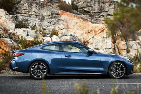 BMW 4-Series 420i Coupé 2020 view 2
