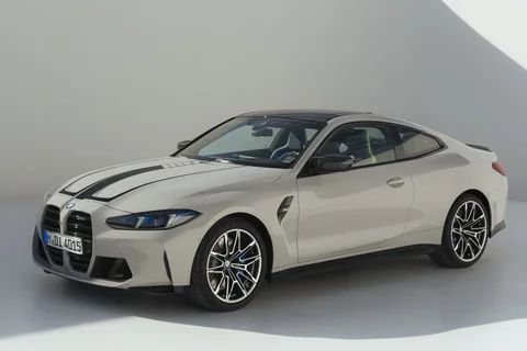 BMW 4er M4 CS Coupé 2024 view 5