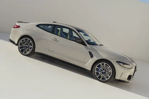 BMW 4er M4 CS Coupé 2024 view 10