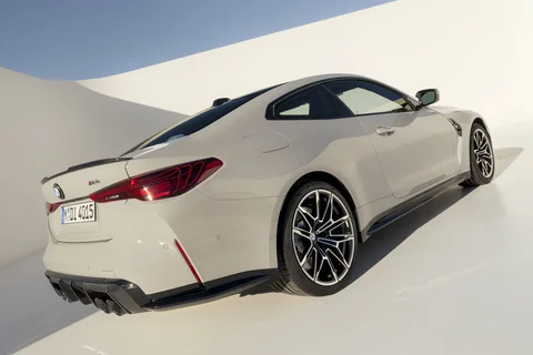 BMW 4er M4 CS Coupé 2024 view 11