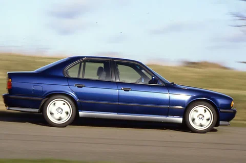 BMW 5-Series M5 1989 view 1