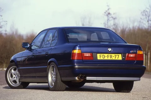 BMW 5-Series M5 1989 view 2