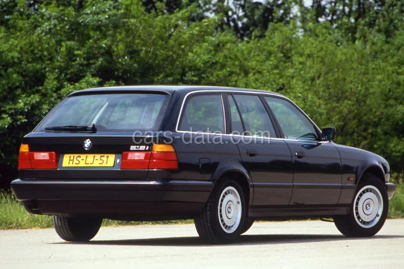 BMW 5-Series 520i Touring 1992 front view