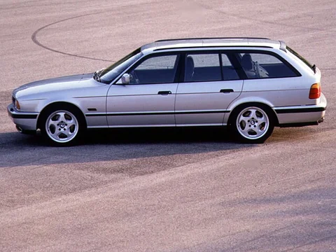 BMW 5-Series M5 Touring 1992 view 2