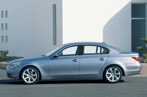 BMW 5-Series 520i 2003 view 2