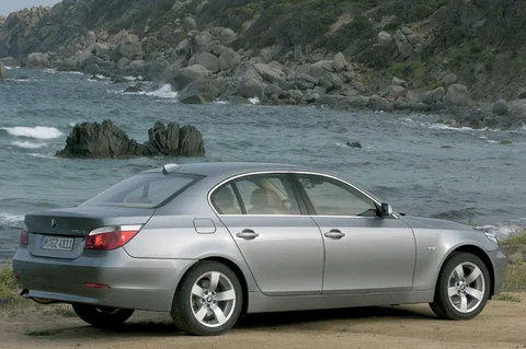 BMW 5-Series 520i 2003 view 3