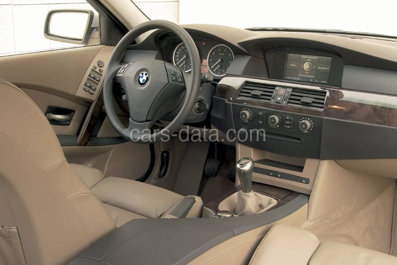 BMW Seria 5 535d Touring Executive 2004 front view