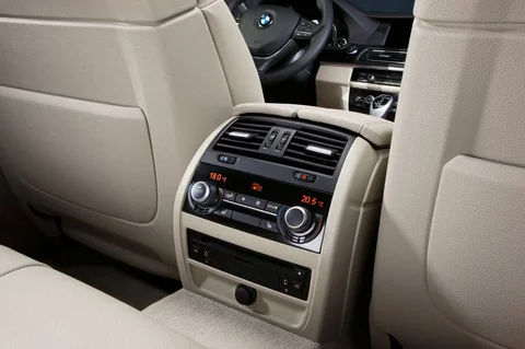 BMW 5er 528i 2010 view 11