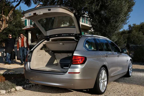 BMW Řada 5 550i Touring High Executive 2011 view 10